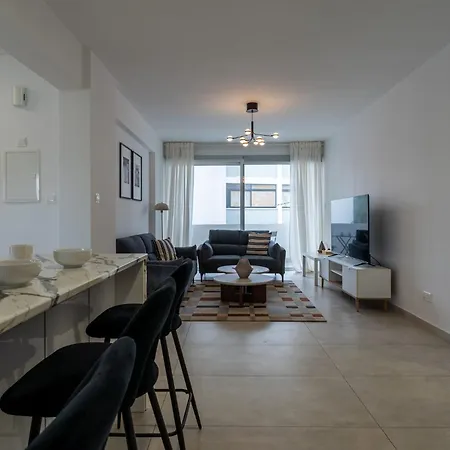 2br With Balcony In Old Town