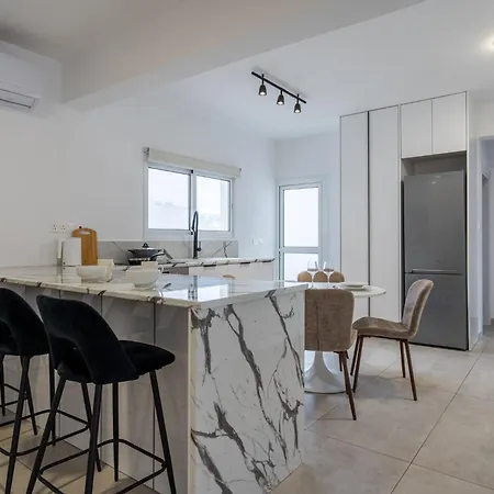 2br With Balcony In Old Town Apartmán Lemesos