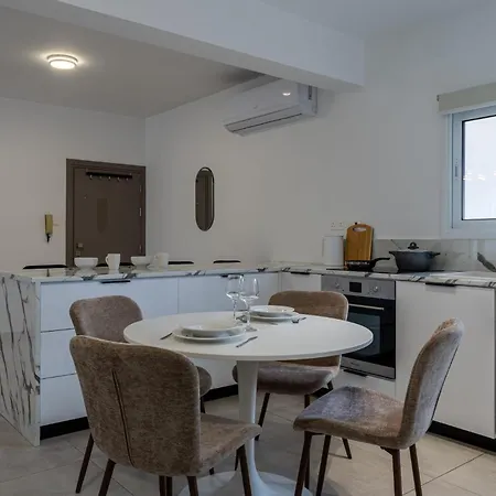 2br With Balcony In Old Town * Lemesos
