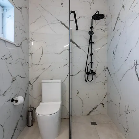 2br With Balcony In Old Town Apartmán