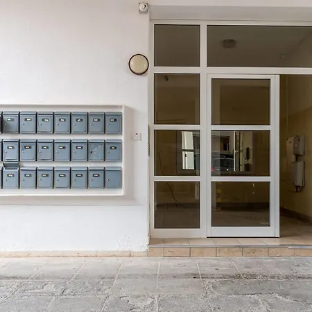 2br With Balcony In Old Town